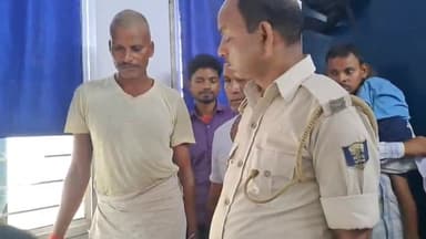 जमुई: टाउन थाना क्षेत्र के दो अलग-अलग जगह से दो अभियुक्त को पुलिस ने किया गिरफ्तार, मेडिकल के लिए लाया गया सदर अस्पताल