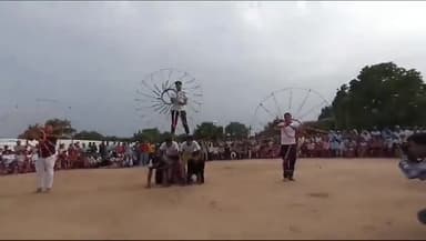 ग्वालियर गिर्द: लाइन नम्बर 1 बिरला नगर  में चकरी मेले में कलाकारों ने किए हैरतअंगेज प्रदर्शन