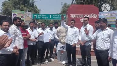 गंगानगर: सीएम द्वारा अधिवक्ताओं के खिलाफ विवादित बयान को लेकर वकीलों में आक्रोश, गंगा सिंह चौक पर सीएम का फूंका पुतला