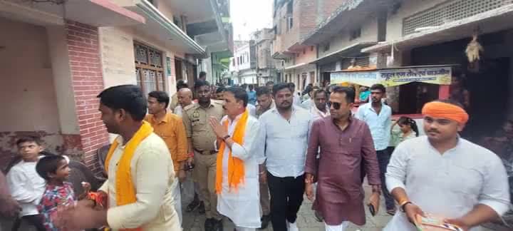 #घोसी विधानसभा उपचुनाव में भाजपा प्रत्याशी श्री दारा सिंह चौहान जी के समर्थन में ग्राम कोपागंज में सोनकर समाज के बीच जनसंपर्क कर भाजपा को वोट देने की अपील की।

#vinodsonkar #BJP4IND #Kaushambi #BJP4U