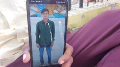 रामपुर: ग्राम चनपुरा सालिस में पत्नी से विवाद के बाद पति ने जियो के टावर पर चढ़कर फॉसी लगाई, शव का जिला अस्पताल में PM कराया गया