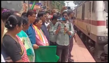 गोइलकेरा: गोईलकेरा रेलवे स्टेशन में उत्कल, इस्पात एक्सप्रेस का होगा ठहराव; मंत्री, सांसद, व डीआरएम ने हरी झंडी दिखाकर किया रवाना