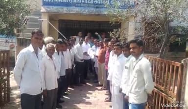 सुनेल: ढाबला खींची में भारतीय किसान संघ के कार्यकर्ताओं द्वारा खराब हुई फसलो का सर्वे करने की मांग को लेकर सरपंच को ज्ञापन सोपा