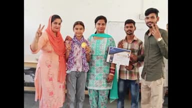 ਮਮਦੋਟ: ਜ਼ਿਲ੍ਹਾ ਕਾਨੂੰਨੀ ਸੇਵਾਵਾਂ ਅਥਾਰਟੀ ਵਲੋ ਗੂੰਗੇ ਤੇ ਬੋਲੇ ਬੱਚਿਆਂ ਦੇ ਸਕੂਲ ਕਟੋਰਾ ਦੇ ਵਿਦਿਆਰਥੀਆ ਨੂੰ ਖੇਡਾਂ 'ਚ ਅਵੱਲ ਆਉਂਣ 'ਤੇ ਕੀਤਾ ਸਨਮਾਨ