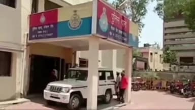 रतलाम नगर: स्टेशन रोड थाना पुलिस ने 5 जगहों से 138 क्वार्टर देसी शराब, 4 बियर व 6 लीटर कच्ची शराब की जब्त; 5 आरोपी गिरफ्तार