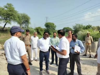 भदोही: मंडलायुक्त ने मुशीलाटपुर में निर्माणाधीन ब्रिज के कार्य का किया निरीक्षण, गुणवत्तापूर्ण व समय पर काम करने के दिए निर्देश