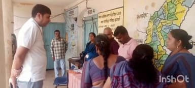 कवर्धा: जिपं॰ के CEO ने सेक्टर क्रमांक-20 व 21 के विशेष संक्षिप्त पुनरीक्षण कार्य व मतदान केंद्रों की व्यवस्था का किया निरीक्षण