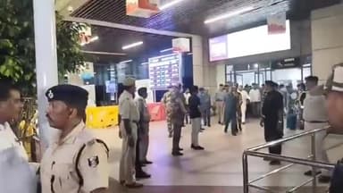 पटना ग्रामीण: INDIA गठबंधन की बैठक के बाद मुंबई से पटना लौटे लालू-तेजस्वी ने केंद्र सरकार से की वन नेशन-वन इनकम की मांग