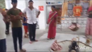 लाडपुरा: विवेकानंद नगर पूर्णेश्वर महादेव मंदिर पर आया धामन प्रजाति का सांप श्रद्धालुओं में फैली दहशत स्नेक केचर ने किया रेस्कयू