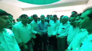 कैराना: हाई कोर्ट बेंच की मांग को लेकर कैराना तहसील में अधिवक्ताओं ने जिलाधिकारी को दिया ज्ञापन