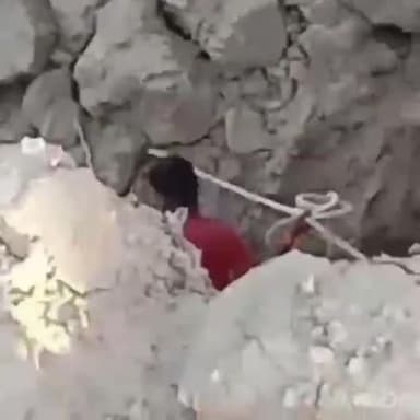 ग्वालियर गिर्द: बिजौली क्षेत्र में खदान में गिरी किशोरी को पुलिस ने स्थानीय लोगों की मदद से निकाला