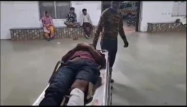 शिवपुरी नगर: ख़ूबत घाटी के पास कार ने बाइक सवार 2 दोस्तों को मारी टक्कर, दोनों घायल ज़िला अस्पताल में भर्ती