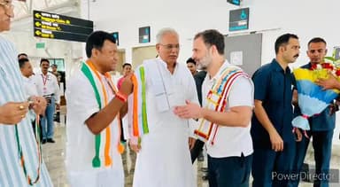 जगदलपुर: स्वामी विवेकानंद विमानतल पर कांग्रेस नेता राहुल गांधी का छत्तीसगढ़ कांग्रेस अध्यक्ष व बस्तर सांसद ने किया स्वागत