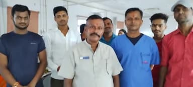 *लफ्जों* का इस्तेमाल हिफाज़त से कीजिए, ये *परवरिश* के बेहतरीन सबूत होते हैं क्योंकि जिन्दगी के रास्ते बहुत दूर नहीं हैं,