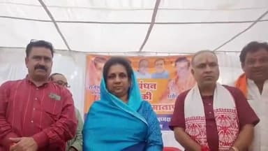 देवास नगर: देवास के वार्ड क्रमांक 40 में आयोजित किया गया रक्षाबंधन कार्यक्रम, विधायक गायत्री राजे पवार ने बहनों से बंधवाई रखी