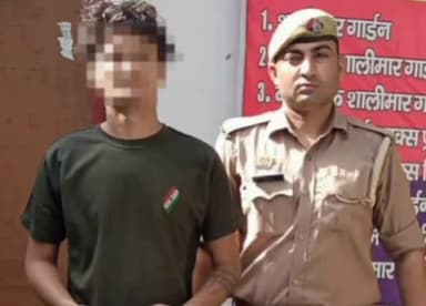 गाज़ियाबाद: थाना शालीमार गार्डन पुलिस ने चोरी की एक बाइक व लूट के एक मोबाइल फोन सहित एक अभियुक्त को डीएलएफ कॉलोनी से किया गिरफ्तार