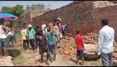 मड़ियाहू: दिलावरपुर यादव बस्ती में जमीनी विवाद के बाद मौके पर पहुंची पुलिस, रुकवाया निर्माण कार्य