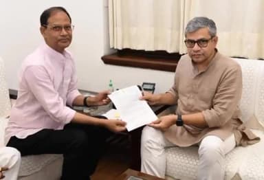 गोपालगंज: सांसदकेअनुरोध पर रेलमंत्री ने निदेशालय को रतनसराय सिधवालिया आदि स्टेशनोपरGKP और पाटलीपुत्राEXPको रोकने के जाँच को कहा