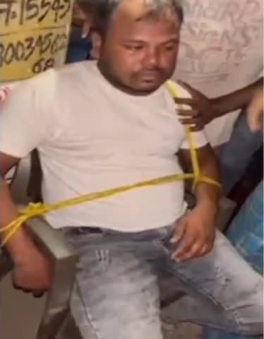 गोपालगंज: प्रेमिका से मिलने गए प्रेमी को गांव वालों ने पीटा  सुचना मिलते ही पुलिस पहुँच युवक को कराया मुक्त फूलवारिया गांवका मामला