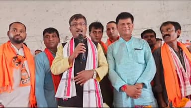 डेहरी: नगर भवन में पहुंचे भाजपा के प्रदेश उपाध्यक्ष, कार्यकताओं ने किया स्वागत बोलें- नीतीश कुमार जंगलराज वालों के साथ है ।