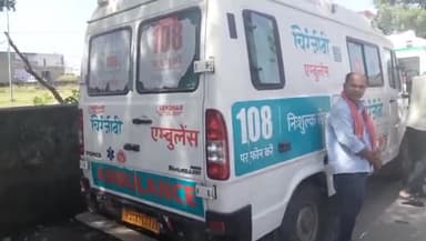 सरमथुरा: प्रदेश में चल रहीं एम्बुलेंस की सामूहिक हड़ताल को सैंपऊ में एम्बुलेंस कर्मियो ने दिया समर्थन, समान काम समान वेतन की मांग