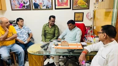 @arvindkejriwal  जी के दिशा निर्देश पर संगठन को ओर ज्यादा मजबूती देने के लिए कृष्णा नगर विधानसभा के वार्ड अनारकली के सभी मंडल अध्यक्षों व मुख्य कार्यकर्ताओं से मुलाकात की |
संगठन को मजबूत करने और #AbDelhiHogiSaaf अभियान पर चर्चा||