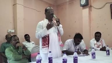 साहेबगंज: विकास करने से मुझे बार-बार रोका जा रहा है: धर्मशाला रोड में वैश्य समाज की बैठक में नगर परिषद की मुख्य पार्षद के पति