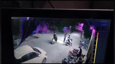 कन्नौज: अनौगी जेल रोड पर जेल सिपाहियों और युवकों के बीच जमकर मारपीट, सीसीटीवी फुटेज में कैद हुई तस्वीर।