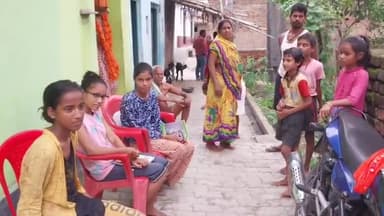 रहुई: सोसंदी मध्य व उच्च विद्यालय में दर्जन भर छात्राएं बेहोश, परिजनों ने एचएम पर लापरवाही को लेकर लगाया आरोप