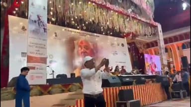 वाराणसी शहर में किशन महाराज के 100वीं जयंती पर अनूप जलोटा को सुनने पहुंचा बनारस घराना