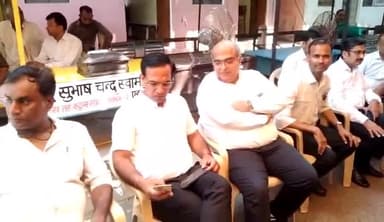 अलवर: जिला अभिभाषक संघ का सातवें दिन भी कचहरी परिसर में धरना रहा जारी, मांगे पूरी नहीं होने पर 5 सितंबर से अनशन की चेतावनी