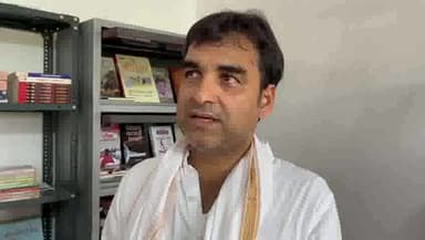 गोपालगंज: बेलसंड गांव में बॉलीवुड अभिनेता पंकज त्रिपाठी ने विद्यालय में किया लाइब्रेरी का उद्घाटन बोले ये मेरा सामाजिक दायित्व है