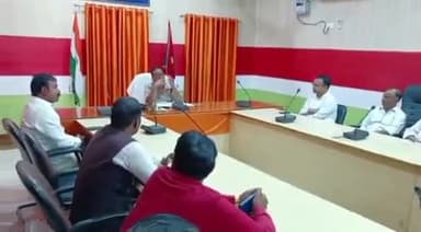 जौनपुर: हुसैनाबाद स्थित पुलिस लाइन सभागार में पुलिस अधीक्षक अजय पाल शर्मा की अध्यक्षता में व्यापारियों के साथ हुई बैठक