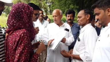 नगरोटा सूरियां: कृषि मंत्री चन्द्र कुमार ने धंगड़ में किया राहत शिविर का निरीक्षण, प्रभावितों को वितरित किए ₹5.75 लाख के चेक