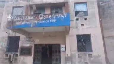 बथनाहा: मटियार गांव में छापेमारी कर पुलिस ने न्यायालय के वारंटी को किया गिरफ्तार