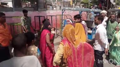 हाथरस: तालावचौराहे पर तारीख परआई नंद भौजाई की पारिवारिकविवाद को लेकर हुई नोकझोक स्थानीयलोगों ने मामले को रफादफा कर कराया शांत