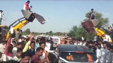 सरमथुरा: बथुआ खो पर हुआ भाजपा की परिवर्तन यात्रा का भव्य स्वागत, बुलडोजर से की पुष्प वर्षा महिलाओं की रही भागीदारी