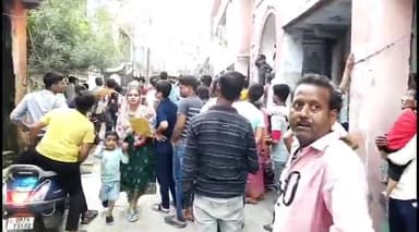 इटावा: बराही टोला कोतवाली इलाके के एक घर में लगी भीषण आग, दमकल विभाग ने  मौके पर पहुंच कर पाया आग पर काबू