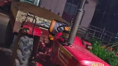 तिलौथू: क्षेत्र में बूढ़ा बूढ़ी घाट के समीप से पुलिस ने अवैध बालू लदे एक ट्रैक्टर को पकड़ा, चालक हुआ फरार