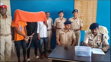 अरेराज: पहाड़पुर पुलिस ने बलुआ भगत टोला से हथियार के साथ तीन अपराधी को किया गिरफ्तार,अरेराज डीएसपी ने पीसी कर दी जानकारी