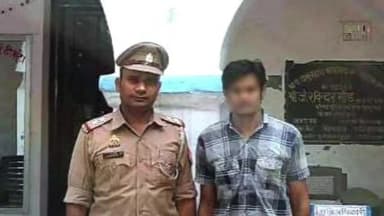 मुरादाबाद: दहेज के लिए प्रताड़ित करने व जान से मारने की धमकी देने वाले आरोपी को ठाकुरद्वारा पुलिस ने ठाकुरद्वारा से किया गिरफतार