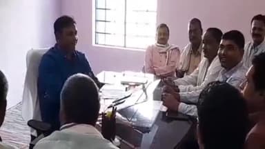 नौतन: नौतन के मनरेगा कार्यालय में प्रोग्राम पदाधिकारी व मुखिया संघ ने किया बैठक कार्यों का किया समीक्षा