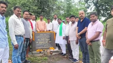 मांडू: आरा और बूढ़ाखाप में मांडू विधायक जयप्रकाश भाई पटेल ने पीसीसी पथ निर्माण का किया शिलान्यास