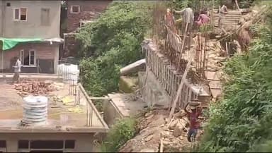 शिमला ग्रामीण: ग्रामीण शिमला के तारादेवी में भवनों का कार्य जोरों शोरों से हो रहा,वहीं सरकार के नियमों की उड़ा रहे धज्जियां