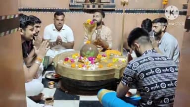 सुसनेर: भादौ के प्रथम सोमवार पर मेला ग्राउण्ड के ओंकारेश्वर-नीलकंठेश्वर मंदिर में महायज्ञ के साथ किया गया रूद्राभिषेक