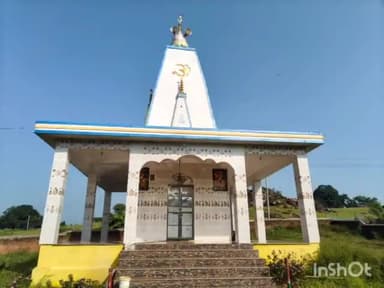 दारू: पत्नी ने इच्छा जताई और पति ने  बड़वार में बना दिया  राधा कृष्ण का मंदिर, जन्माष्टमी में होती है भव्य पूजा का आयोजन