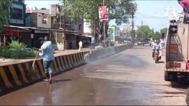 शाढ़ौरा: नगर परिषद शाढौरा ने गुना अशोकनगर सड़क मार्ग पर धूल मिट्टी की सफाई का चलाया बिशेष अभियान