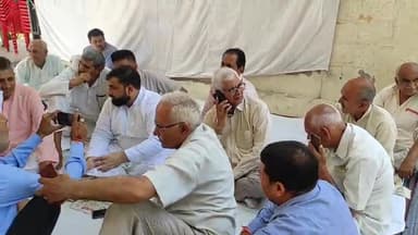 सोनीपत: नगर निगम कार्यालय में भूख हड़ताल पर बैठे डिप्टी मेयर व पार्षद