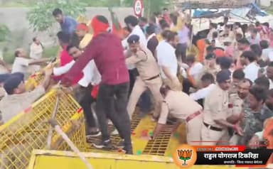 बेमेतरा के ठेकेदार विधायक की सुरक्षा में लगे पुलिस विभाग की वफादारी देखिए मुझे रोकने गला तक दबाने लगे