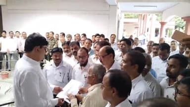 नानपारा: हापुड़ में वकीलों पर किए गए लाठीचार्ज के विरोध में नानपारा में वकीलों ने की कार्य हड़ताल, एसडीएम को सौंपा ज्ञापन